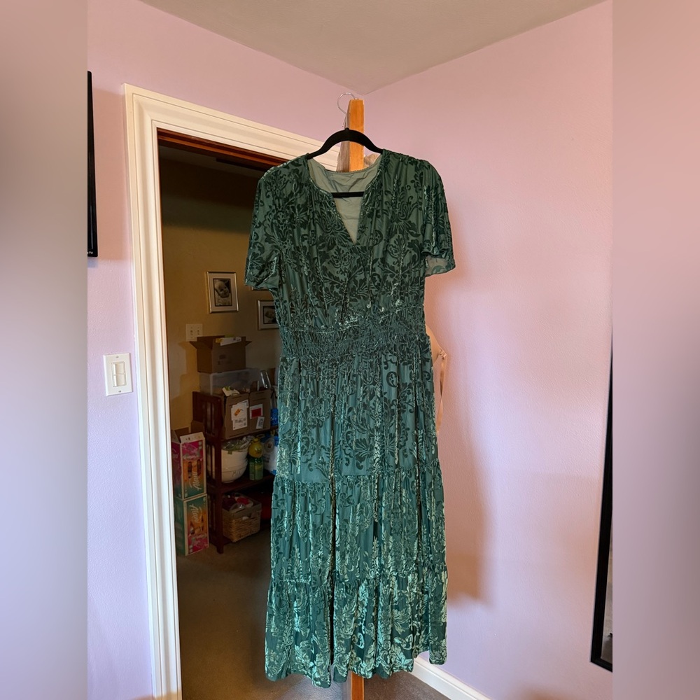 Elegant Green Women's Dress